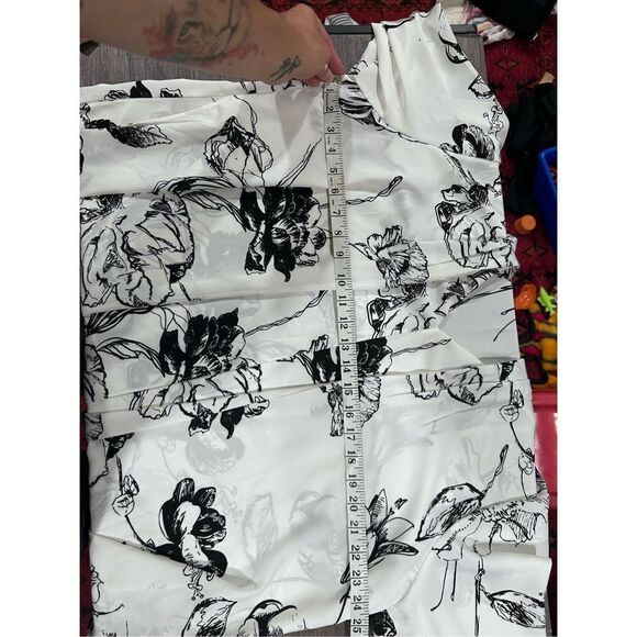 Chico's Bloom Floral Sketch Scarf Layered Blouse Black White Size Large - Picture 11 of 12